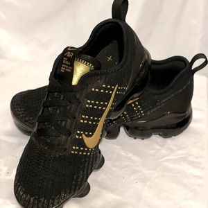 Nike Air VaporMax Flyknit 3 GS “Black Metallic Gold” Shoe Size Youth 3.5